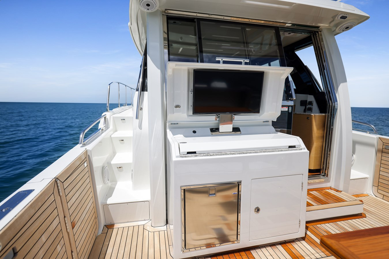 https://arconyachts.ams3.digitaloceanspaces.com/144731/conversions/large_4292060-optimize.jpg