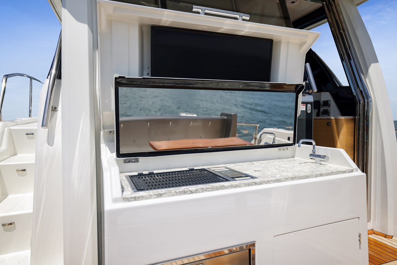 https://arconyachts.ams3.digitaloceanspaces.com/144734/conversions/large_4292059-optimize.jpg