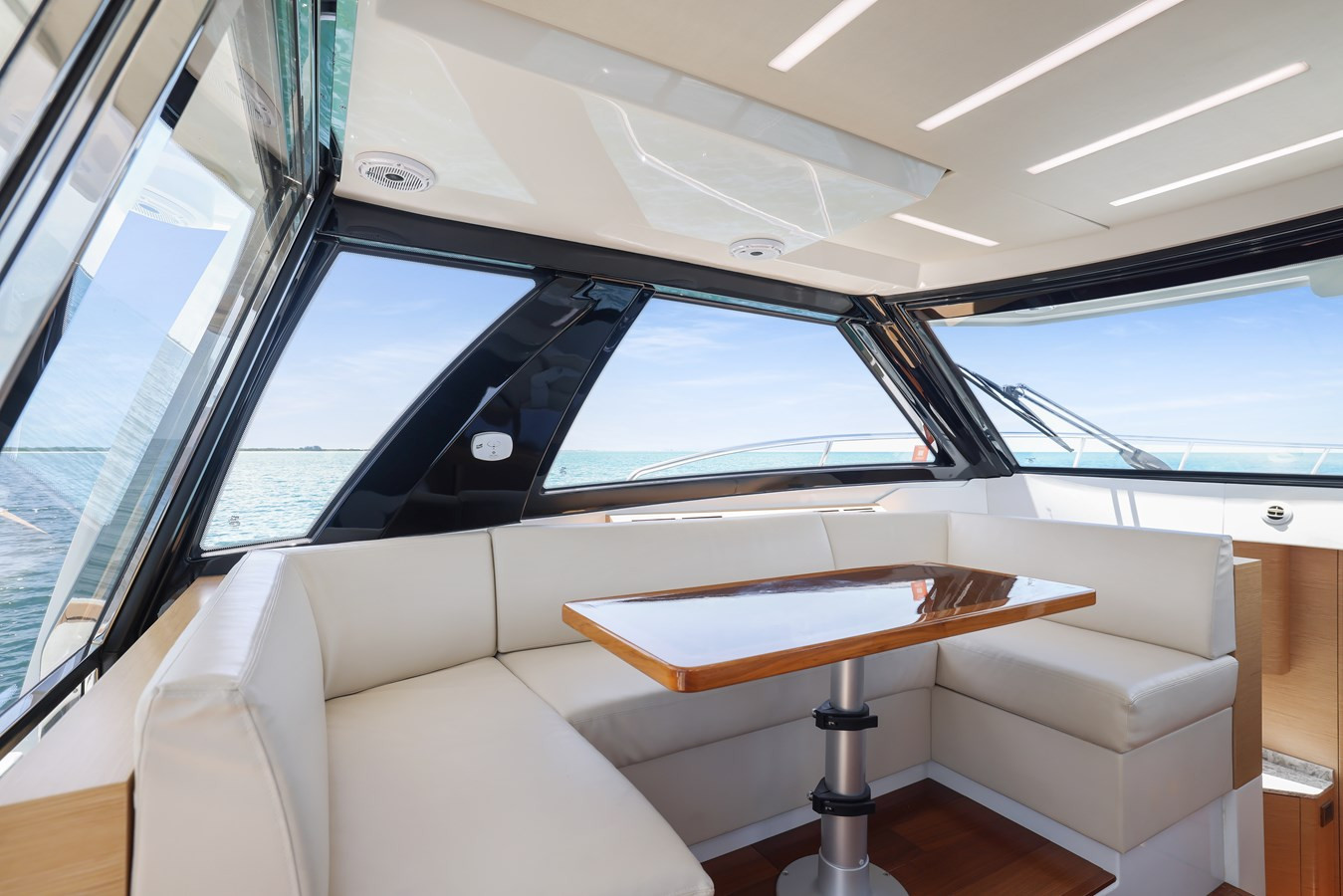 https://arconyachts.ams3.digitaloceanspaces.com/144751/conversions/large_4292057-optimize.jpg