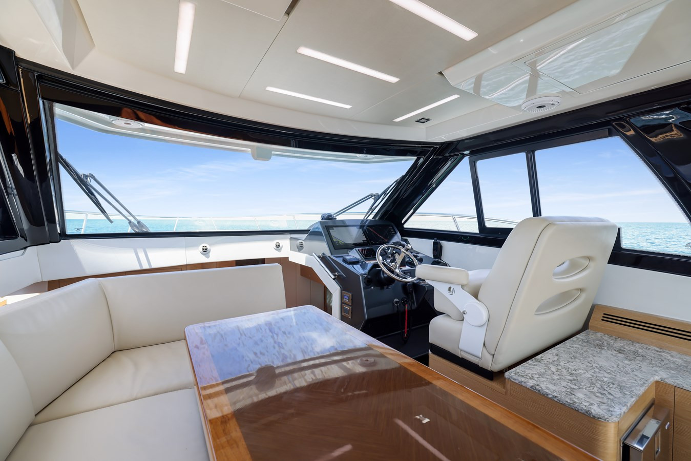 https://arconyachts.ams3.digitaloceanspaces.com/144755/conversions/large_4292056-optimize.jpg