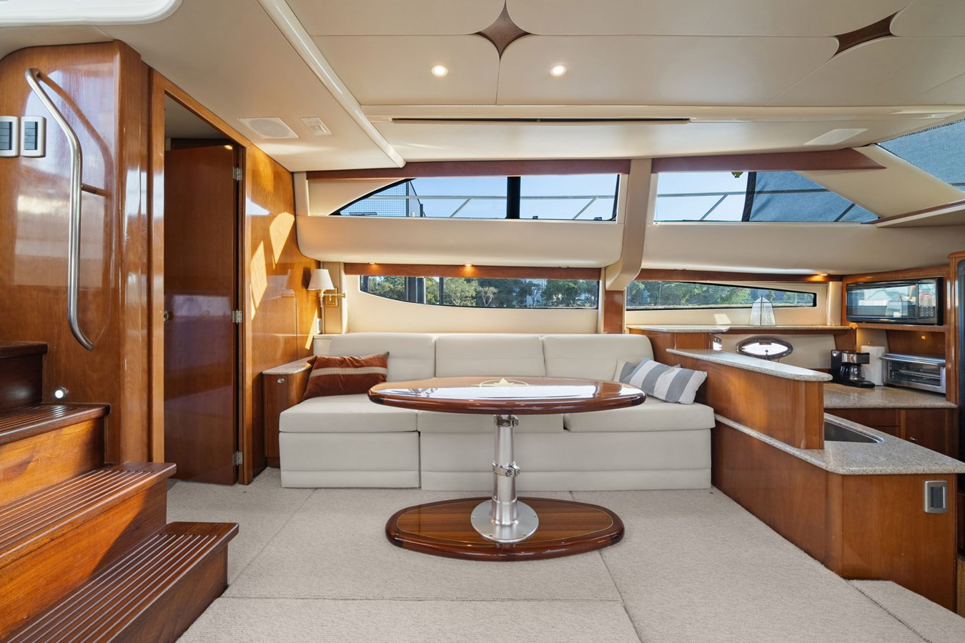 https://arconyachts.ams3.digitaloceanspaces.com/144869/conversions/large_4633280-optimize.jpg