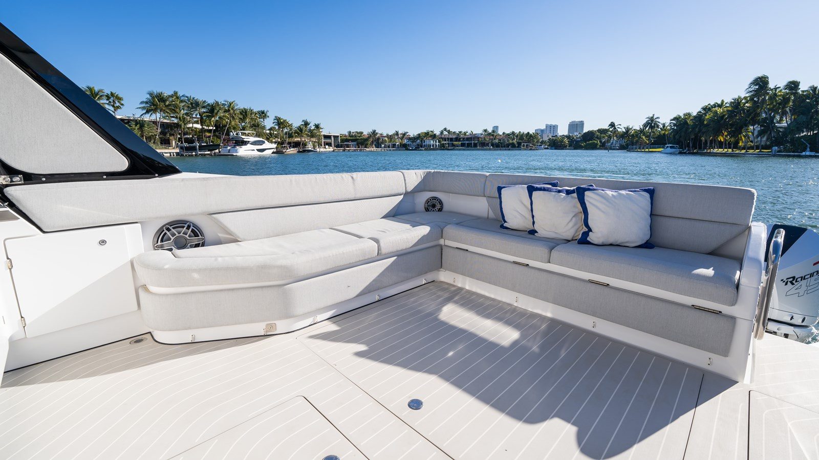 https://arconyachts.ams3.digitaloceanspaces.com/144873/conversions/large_4611931-optimize.jpg