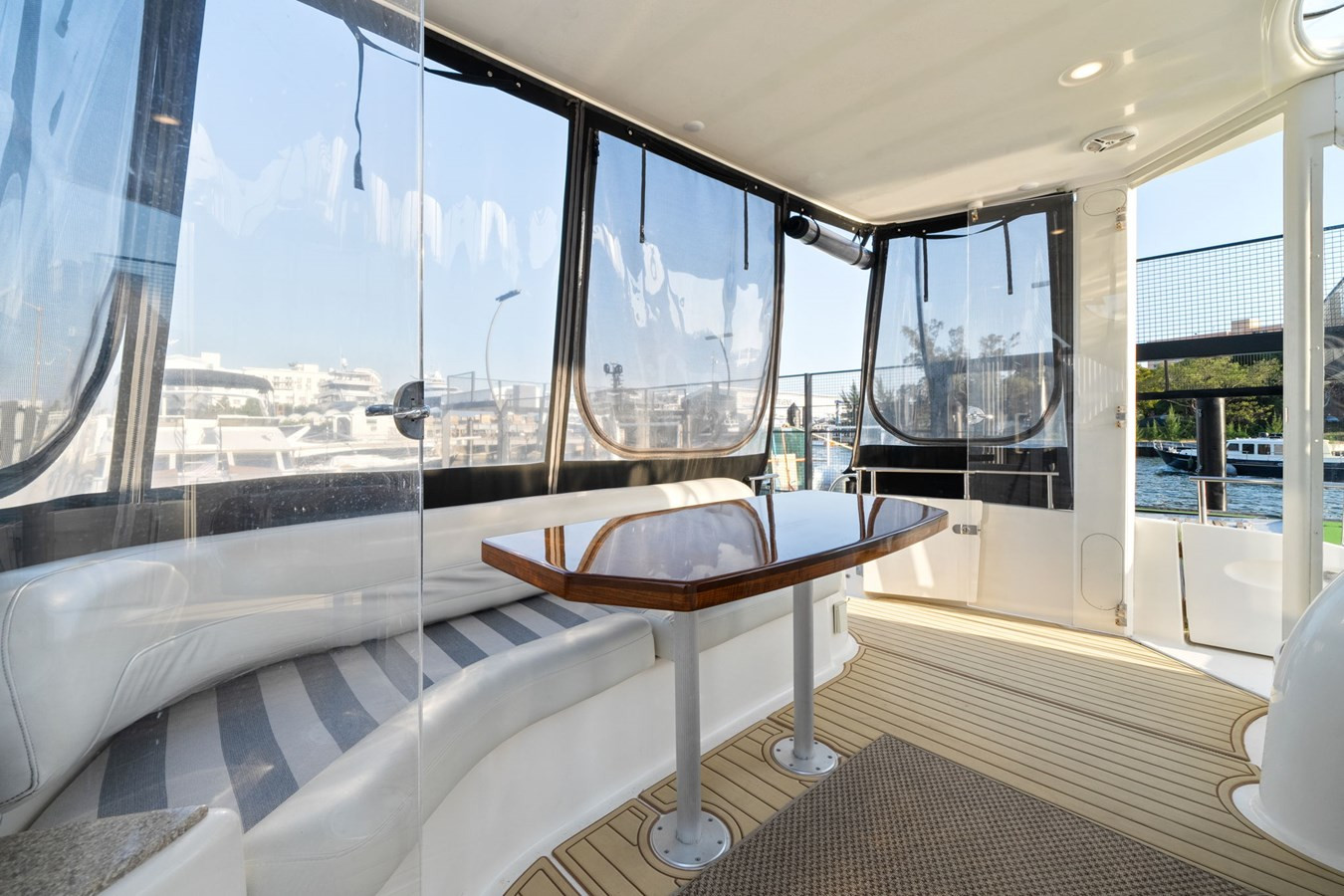 https://arconyachts.ams3.digitaloceanspaces.com/144911/conversions/large_4633281-optimize.jpg
