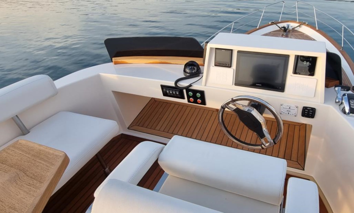 https://arconyachts.ams3.digitaloceanspaces.com/144922/conversions/large_4730204-optimize.jpg