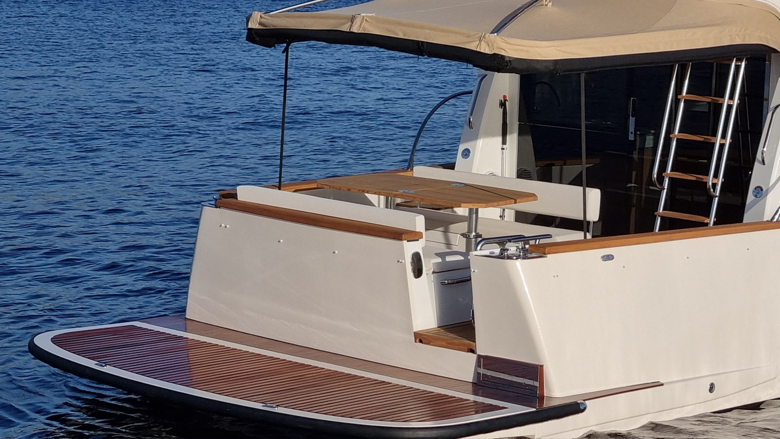 https://arconyachts.ams3.digitaloceanspaces.com/144929/conversions/large_4730222-optimize.jpg