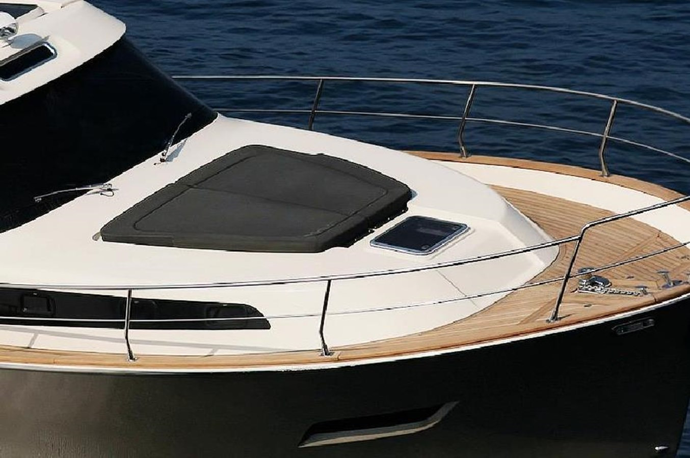 https://arconyachts.ams3.digitaloceanspaces.com/144936/conversions/large_4730235-optimize.jpg
