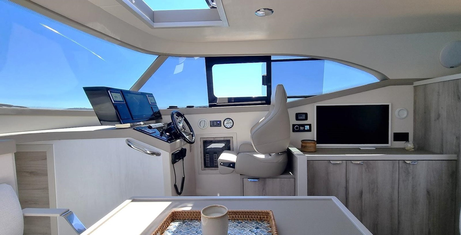 https://arconyachts.ams3.digitaloceanspaces.com/144964/conversions/large_4730245-optimize.jpg