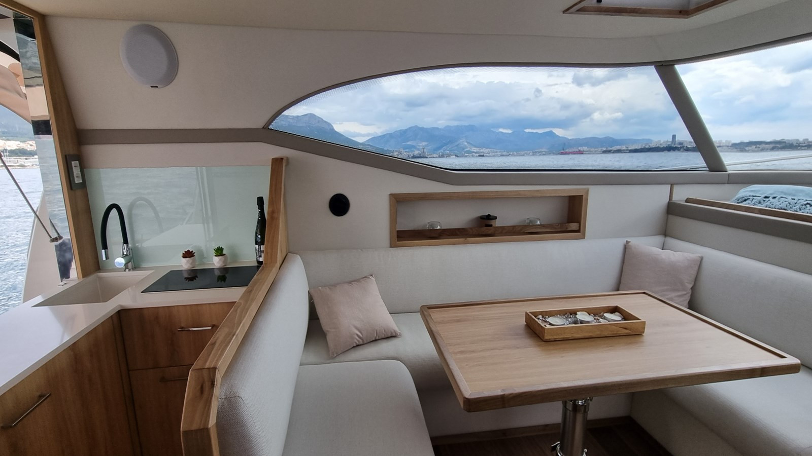 https://arconyachts.ams3.digitaloceanspaces.com/144996/conversions/large_4731300-optimize.jpg