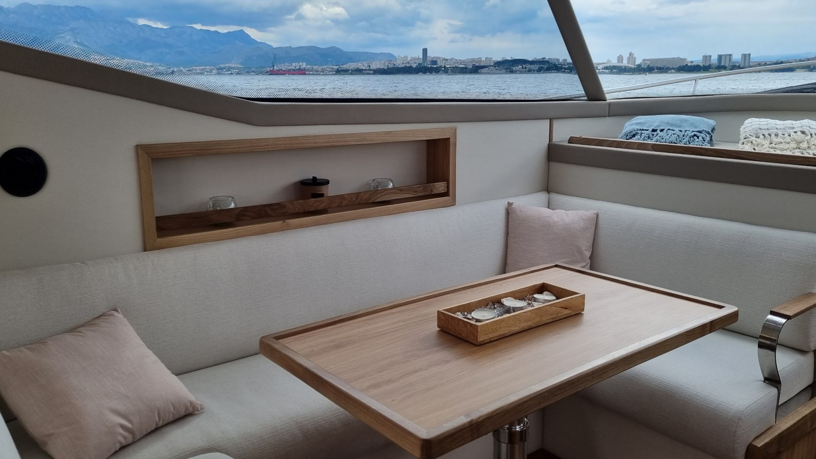 https://arconyachts.ams3.digitaloceanspaces.com/144999/conversions/large_4731299-optimize.jpg