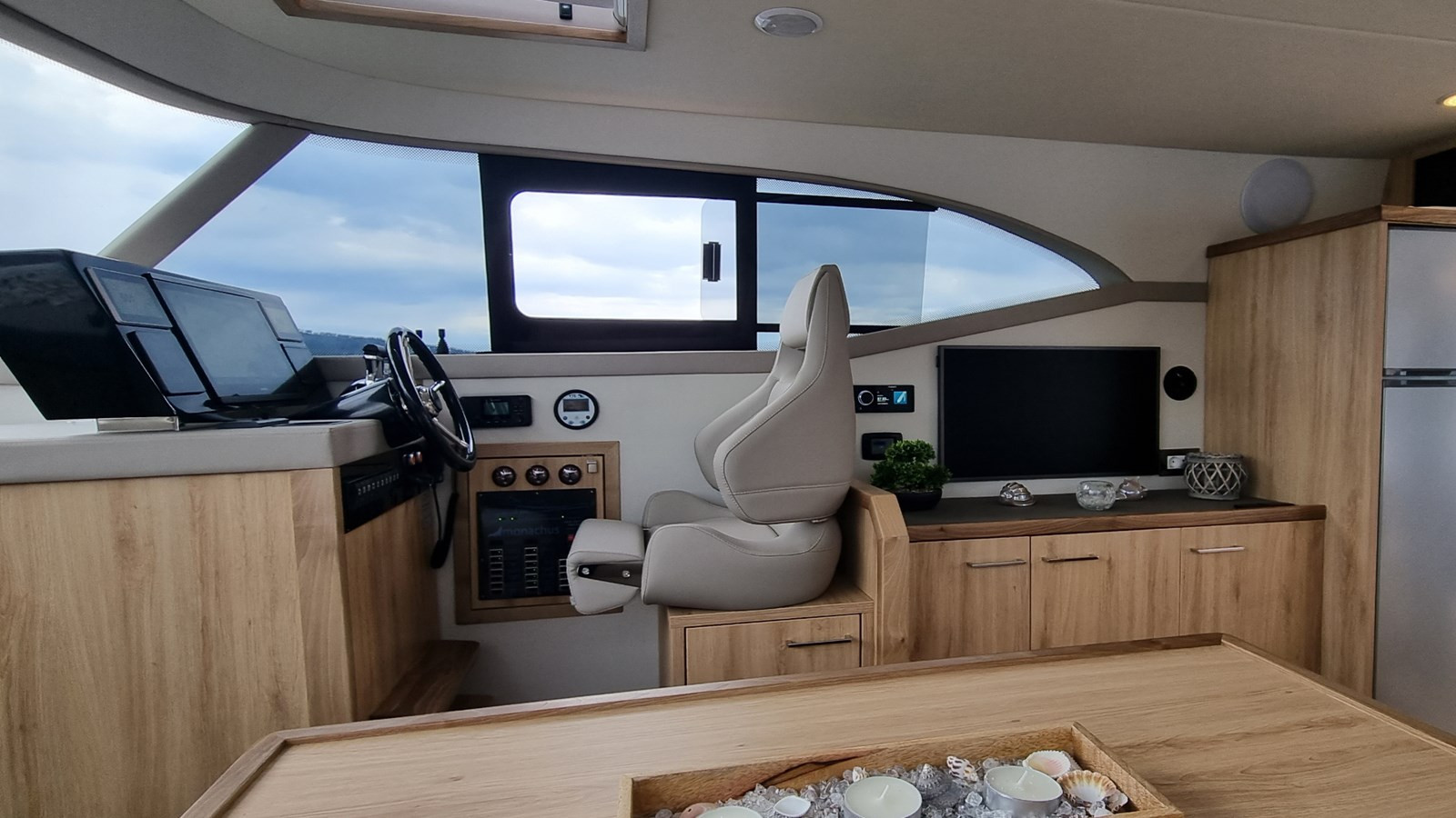 https://arconyachts.ams3.digitaloceanspaces.com/145002/conversions/large_4731303-optimize.jpg