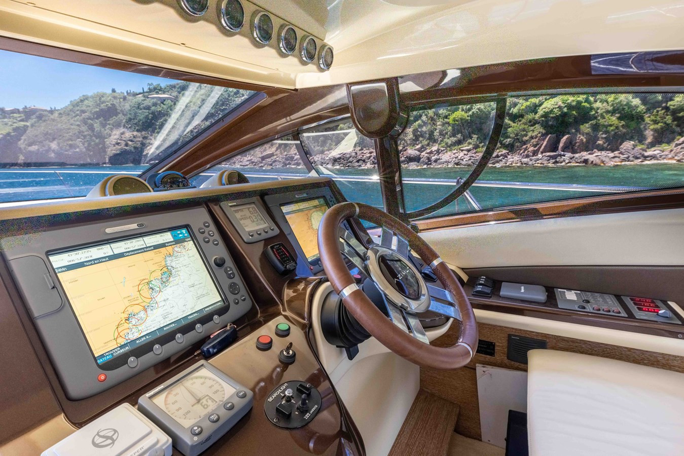 https://arconyachts.ams3.digitaloceanspaces.com/145247/conversions/large_4717807-optimize.jpg