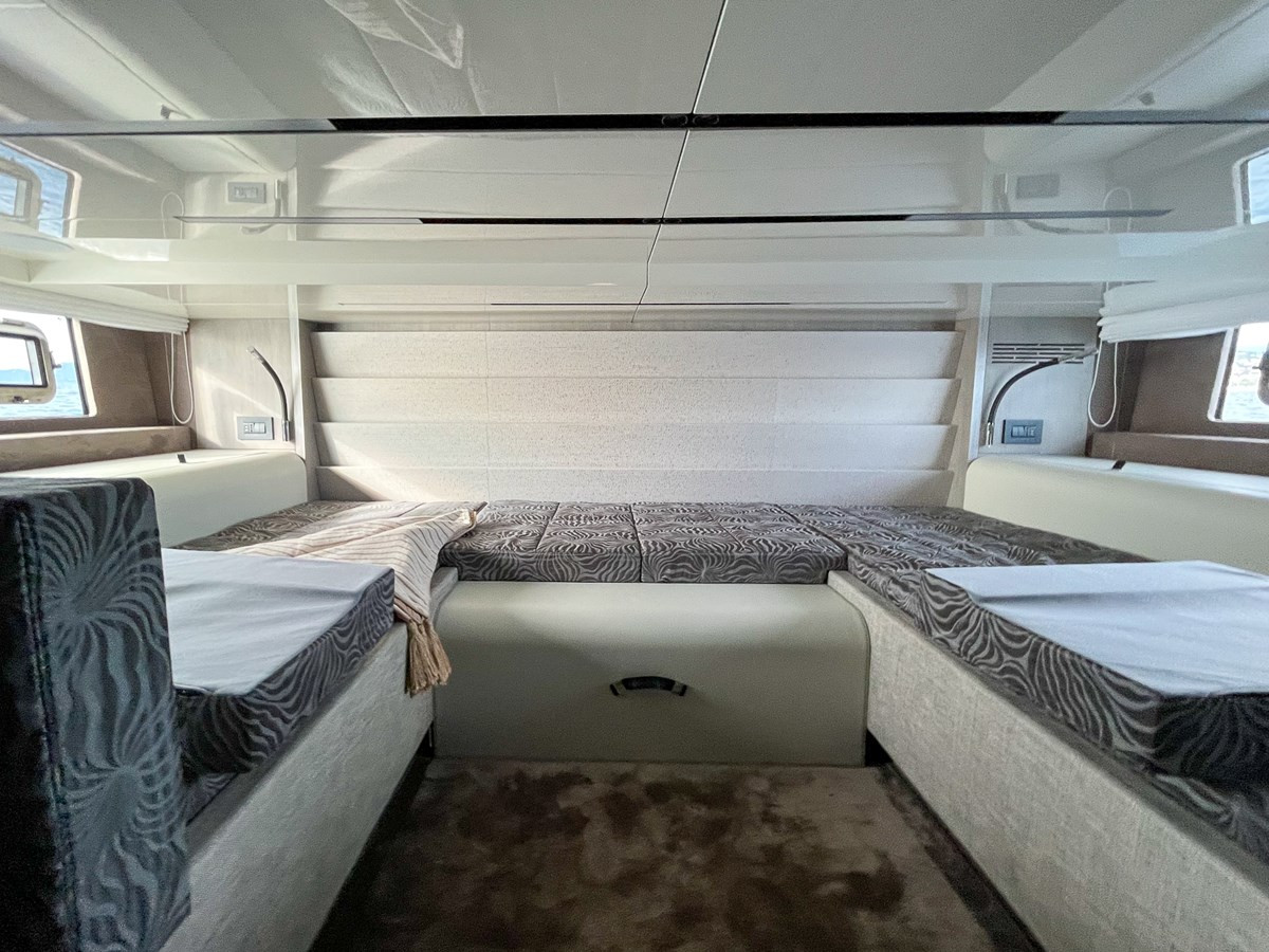 https://arconyachts.ams3.digitaloceanspaces.com/145283/conversions/large_4673239-optimize.jpg