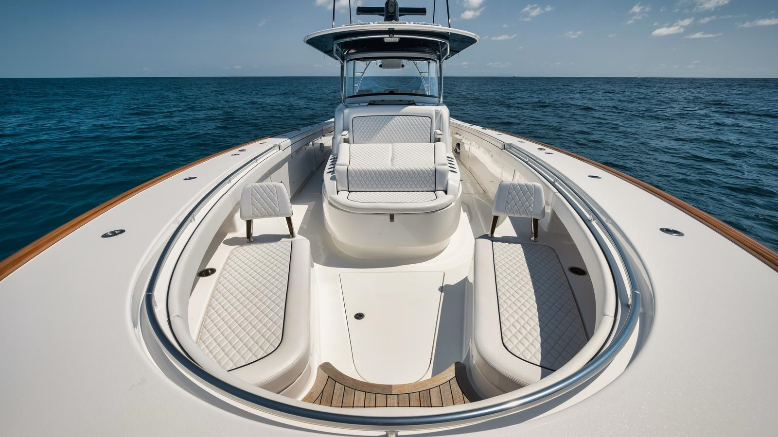 https://arconyachts.ams3.digitaloceanspaces.com/145371/conversions/large_4187539-optimize.jpg