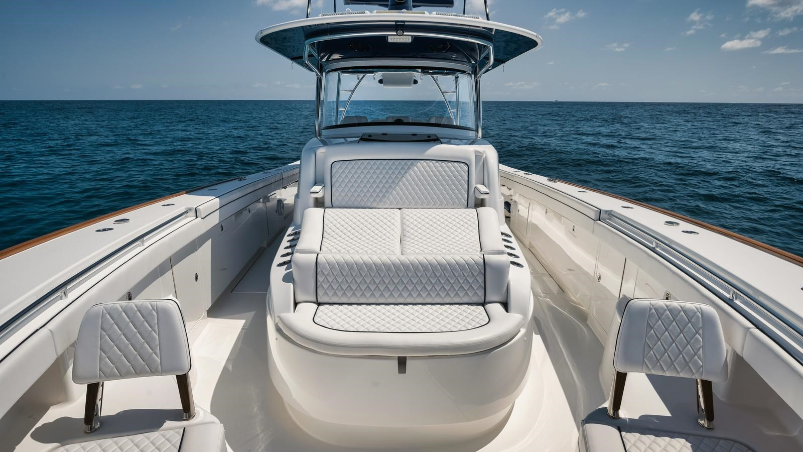 https://arconyachts.ams3.digitaloceanspaces.com/145374/conversions/large_4187540-optimize.jpg