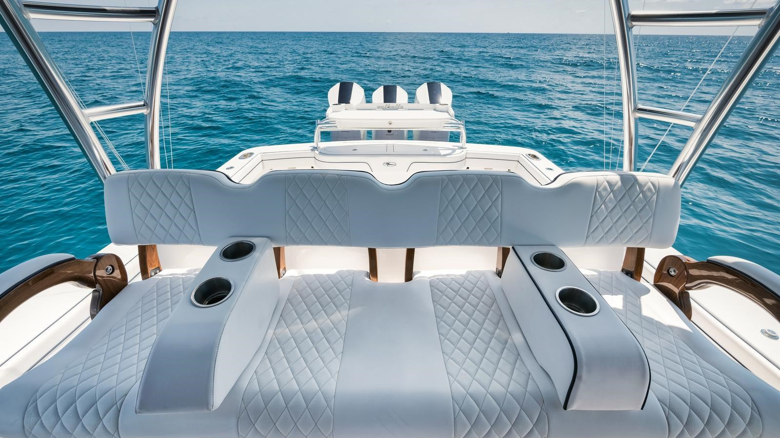https://arconyachts.ams3.digitaloceanspaces.com/145389/conversions/large_4187545-optimize.jpg