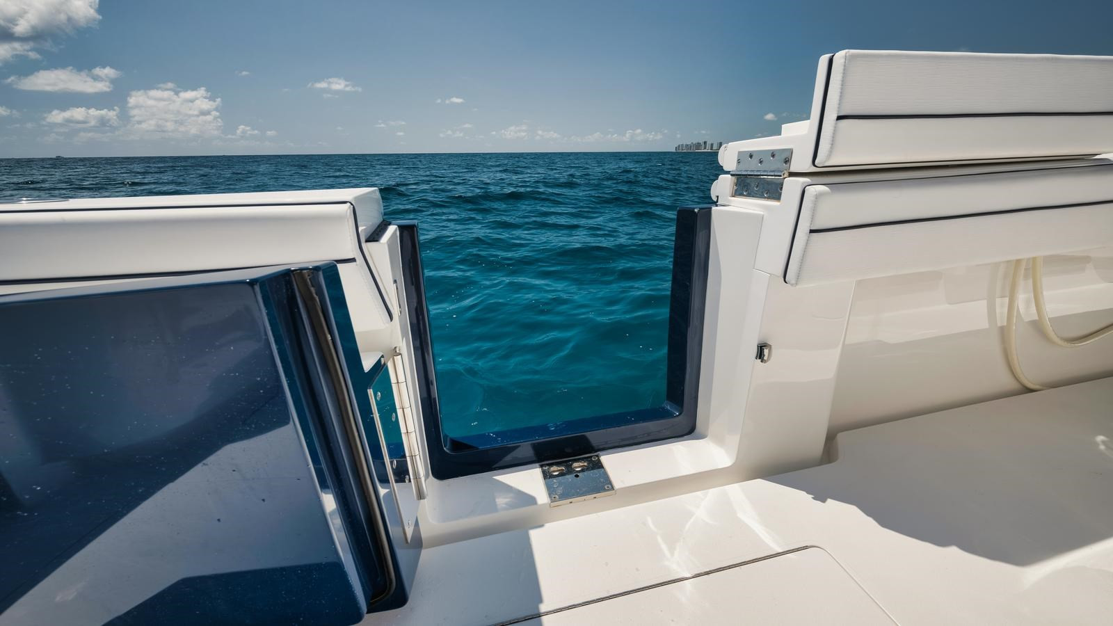 https://arconyachts.ams3.digitaloceanspaces.com/145405/conversions/large_4187550-optimize.jpg