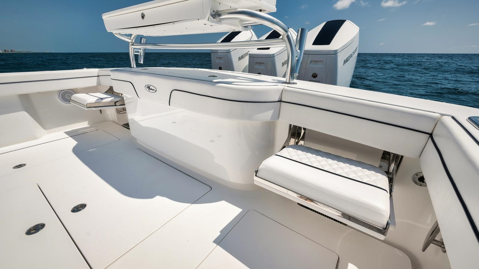 https://arconyachts.ams3.digitaloceanspaces.com/145409/conversions/large_4187552-optimize.jpg