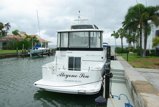 2001 CARVER 444 COCKPIT MOTORYACHT