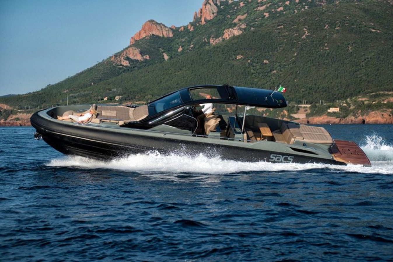 https://arconyachts.ams3.digitaloceanspaces.com/145467/conversions/large_2916985-optimize.jpg
