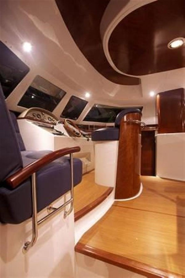 https://arconyachts.ams3.digitaloceanspaces.com/145594/conversions/large_87150-optimize.jpg