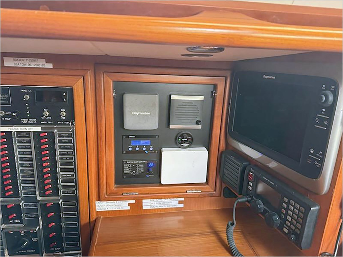 https://arconyachts.ams3.digitaloceanspaces.com/145639/conversions/large_4845035-optimize.jpg