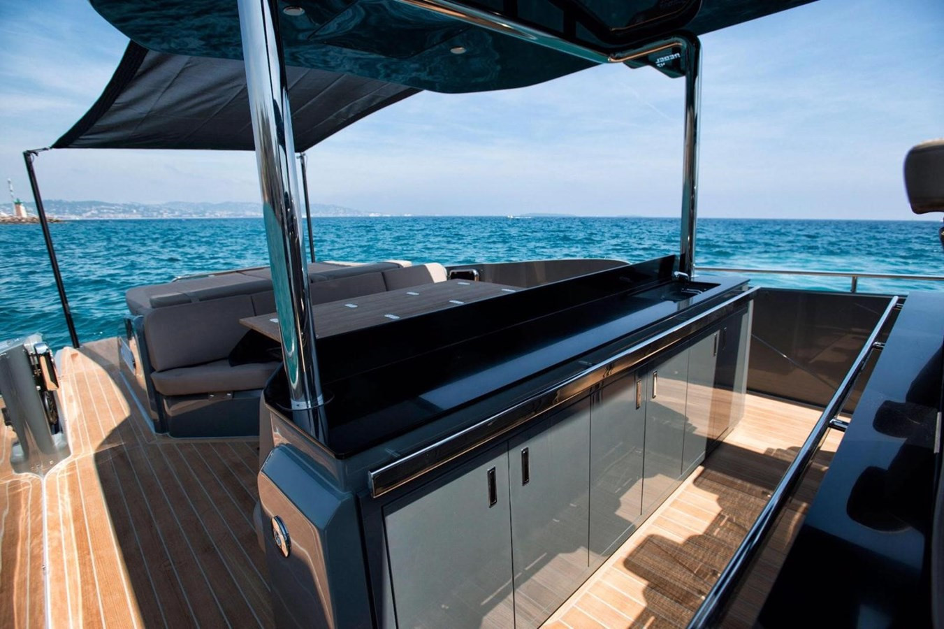 https://arconyachts.ams3.digitaloceanspaces.com/145643/conversions/large_2916978-optimize.jpg