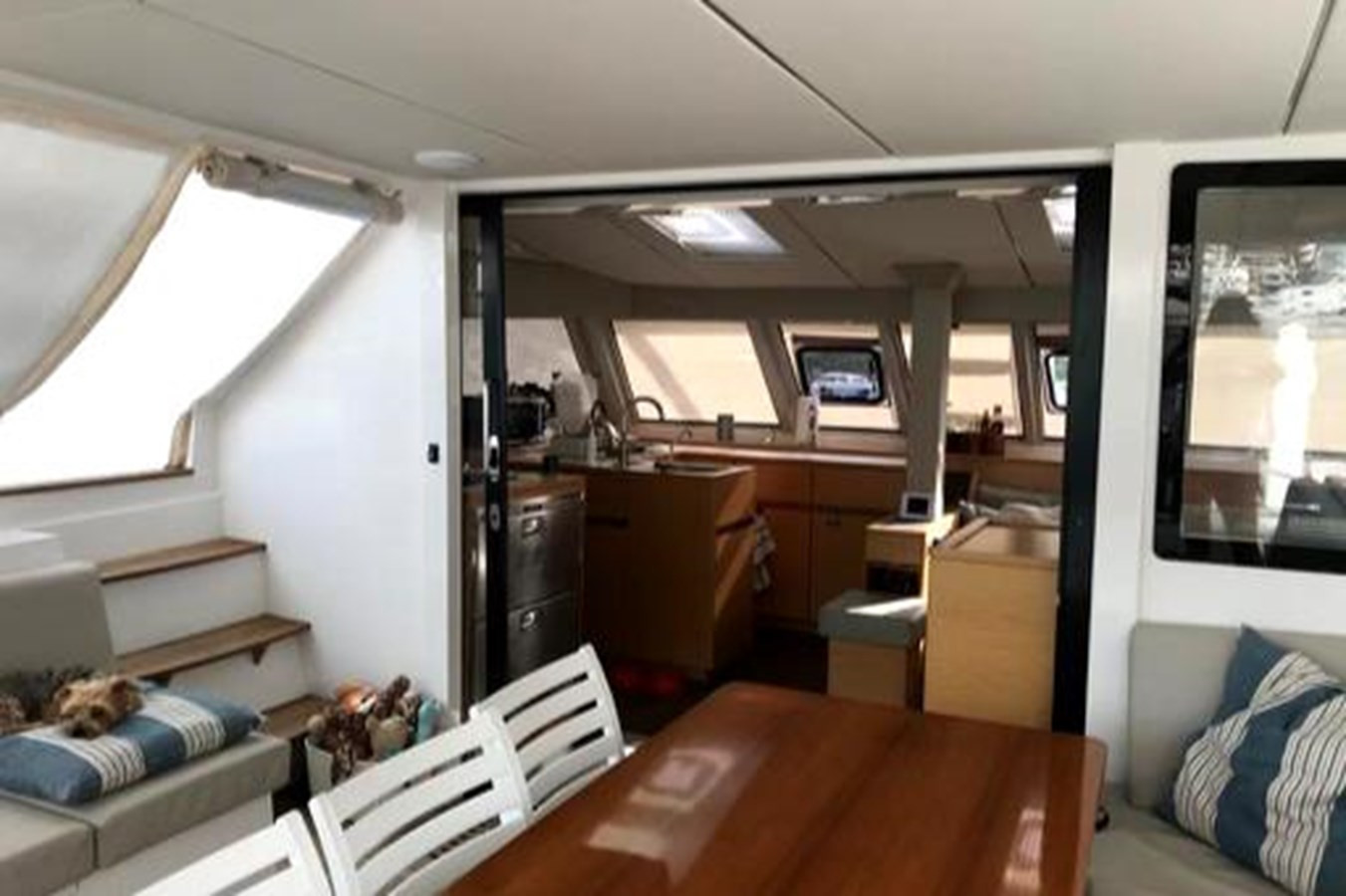 https://arconyachts.ams3.digitaloceanspaces.com/145689/conversions/large_3585566-optimize.jpg