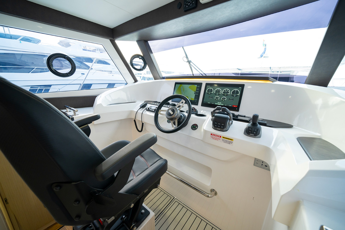 https://arconyachts.ams3.digitaloceanspaces.com/145740/conversions/large_4129093-optimize.jpg