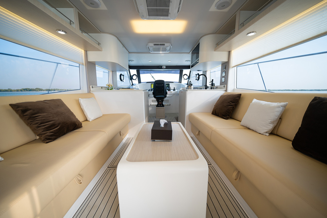 https://arconyachts.ams3.digitaloceanspaces.com/145769/conversions/large_4129100-optimize.jpg
