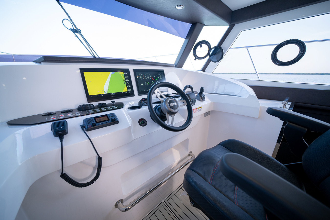 https://arconyachts.ams3.digitaloceanspaces.com/145839/conversions/large_4129118-optimize.jpg