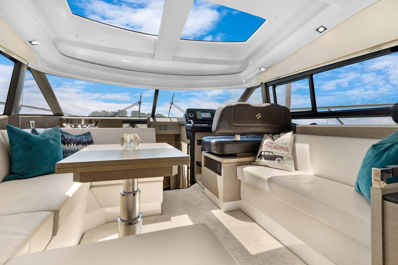 https://arconyachts.ams3.digitaloceanspaces.com/145914/conversions/large_4212864-optimize.jpg