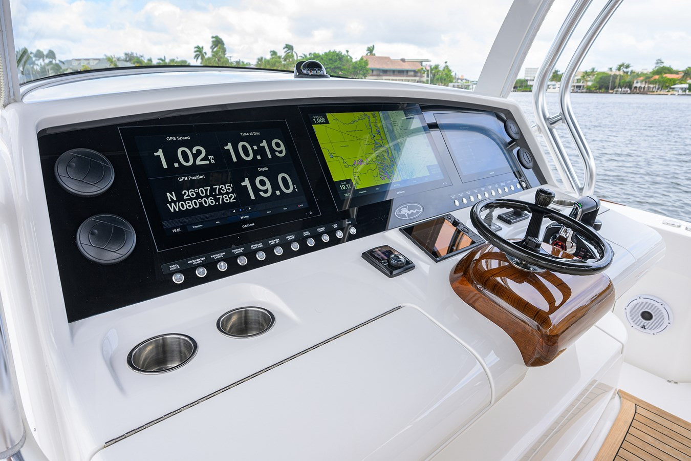 https://arconyachts.ams3.digitaloceanspaces.com/146063/conversions/large_4499815-optimize.jpg