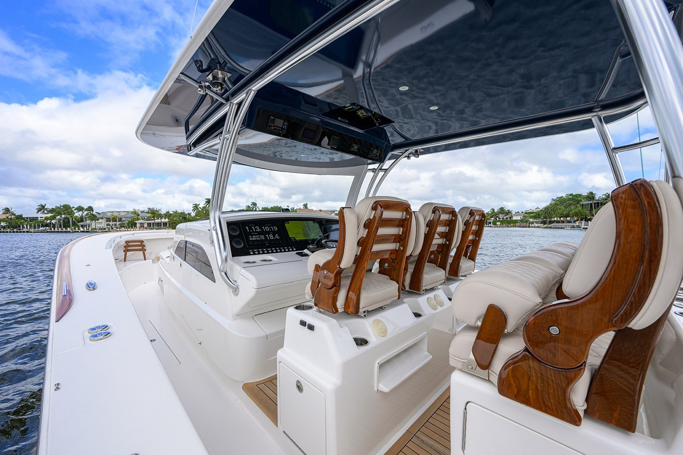https://arconyachts.ams3.digitaloceanspaces.com/146069/conversions/large_4499817-optimize.jpg