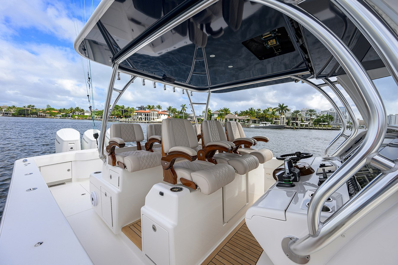 https://arconyachts.ams3.digitaloceanspaces.com/146072/conversions/large_4499818-optimize.jpg