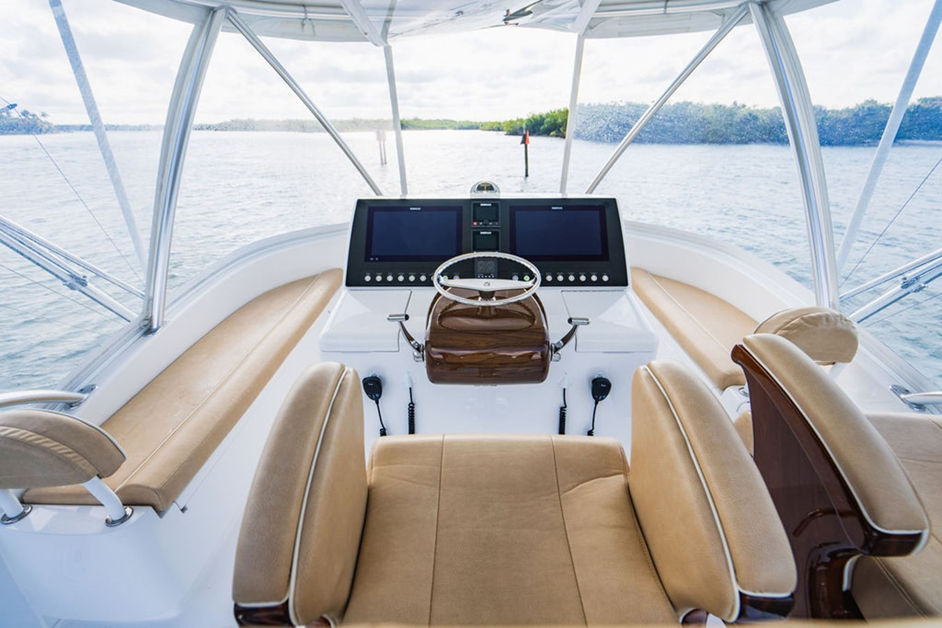 https://arconyachts.ams3.digitaloceanspaces.com/146113/conversions/large_4394752-optimize.jpg