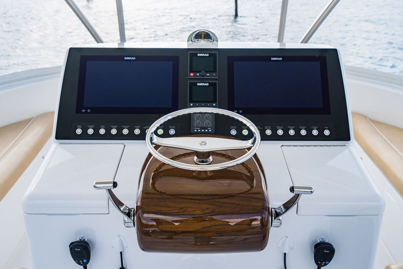 https://arconyachts.ams3.digitaloceanspaces.com/146115/conversions/large_4394753-optimize.jpg