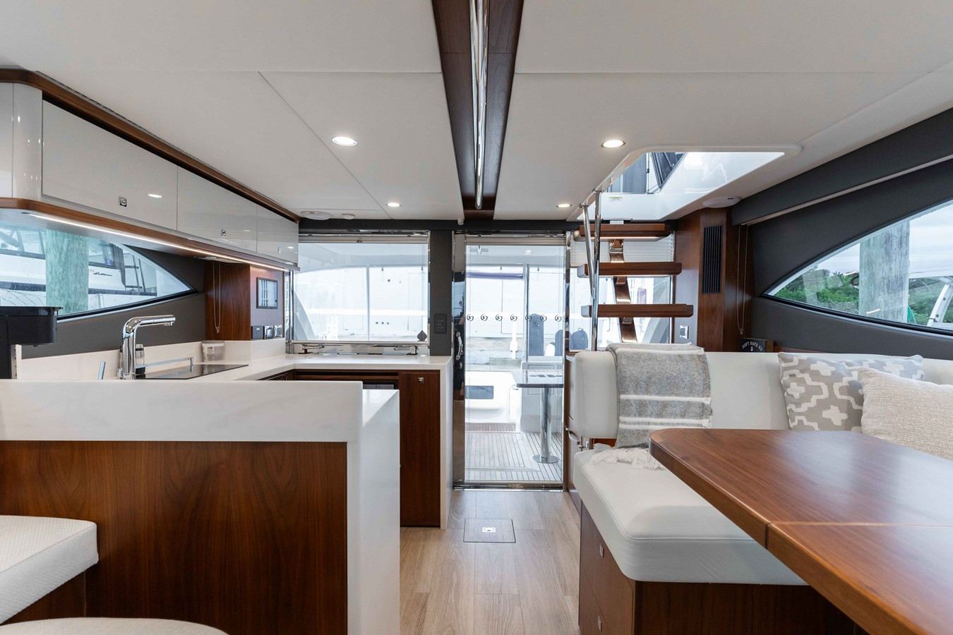 https://arconyachts.ams3.digitaloceanspaces.com/146140/conversions/large_4523139-optimize.jpg
