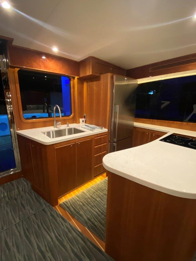https://arconyachts.ams3.digitaloceanspaces.com/146155/conversions/large_4531395-optimize.jpg