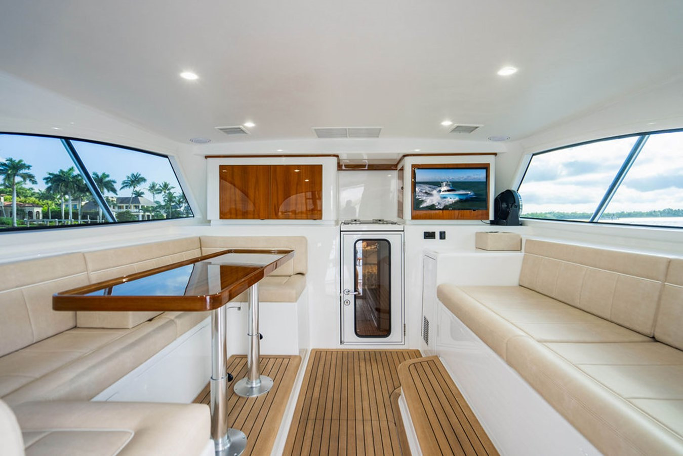 https://arconyachts.ams3.digitaloceanspaces.com/146165/conversions/large_4394770-optimize.jpg