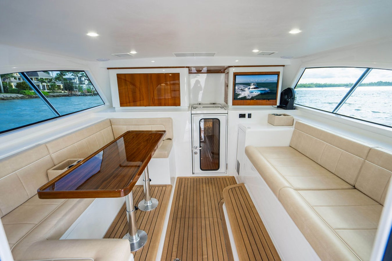 https://arconyachts.ams3.digitaloceanspaces.com/146168/conversions/large_4394771-optimize.jpg