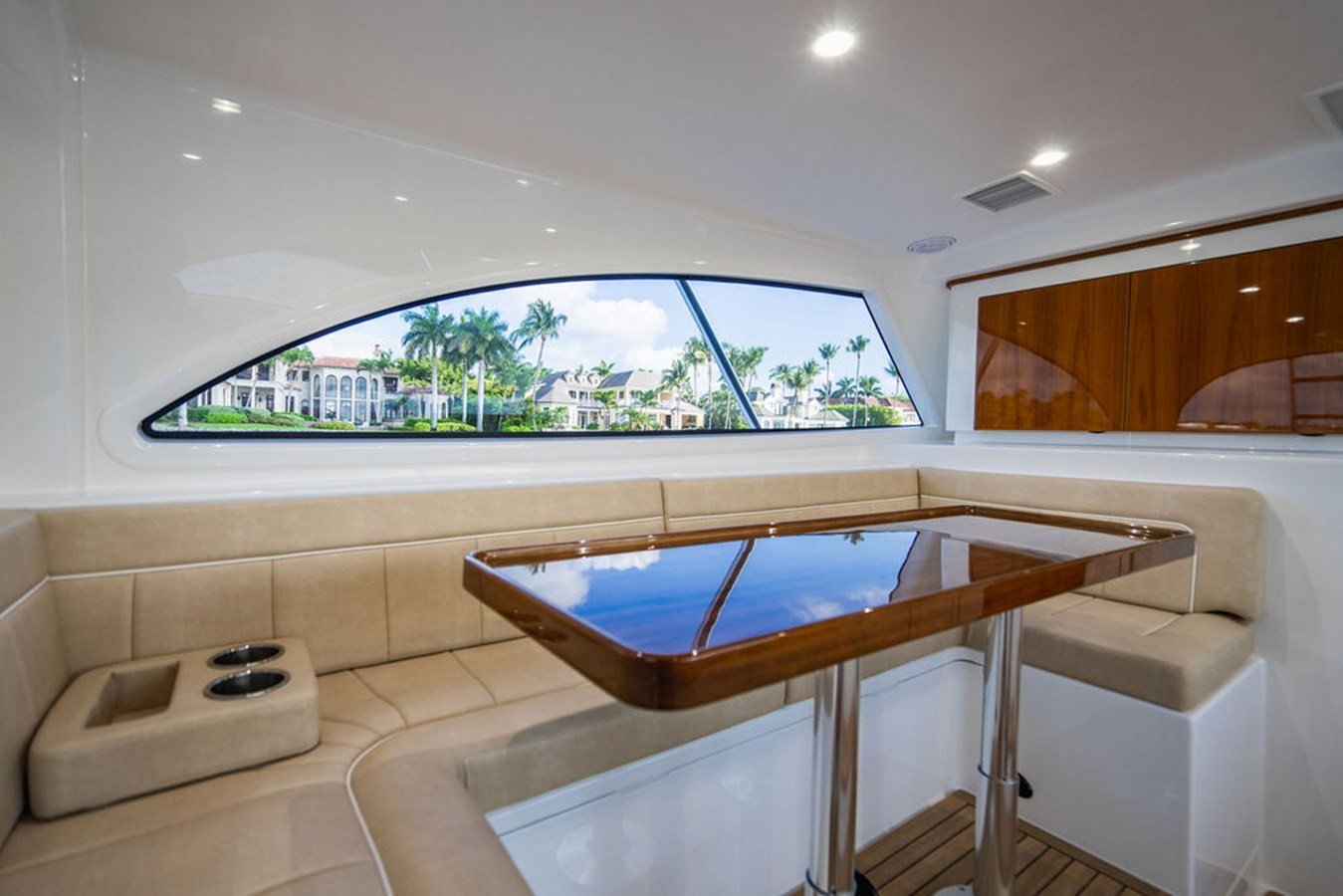 https://arconyachts.ams3.digitaloceanspaces.com/146171/conversions/large_4394772-optimize.jpg