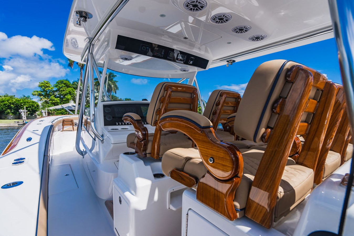 https://arconyachts.ams3.digitaloceanspaces.com/146318/conversions/large_4582123-optimize.jpg