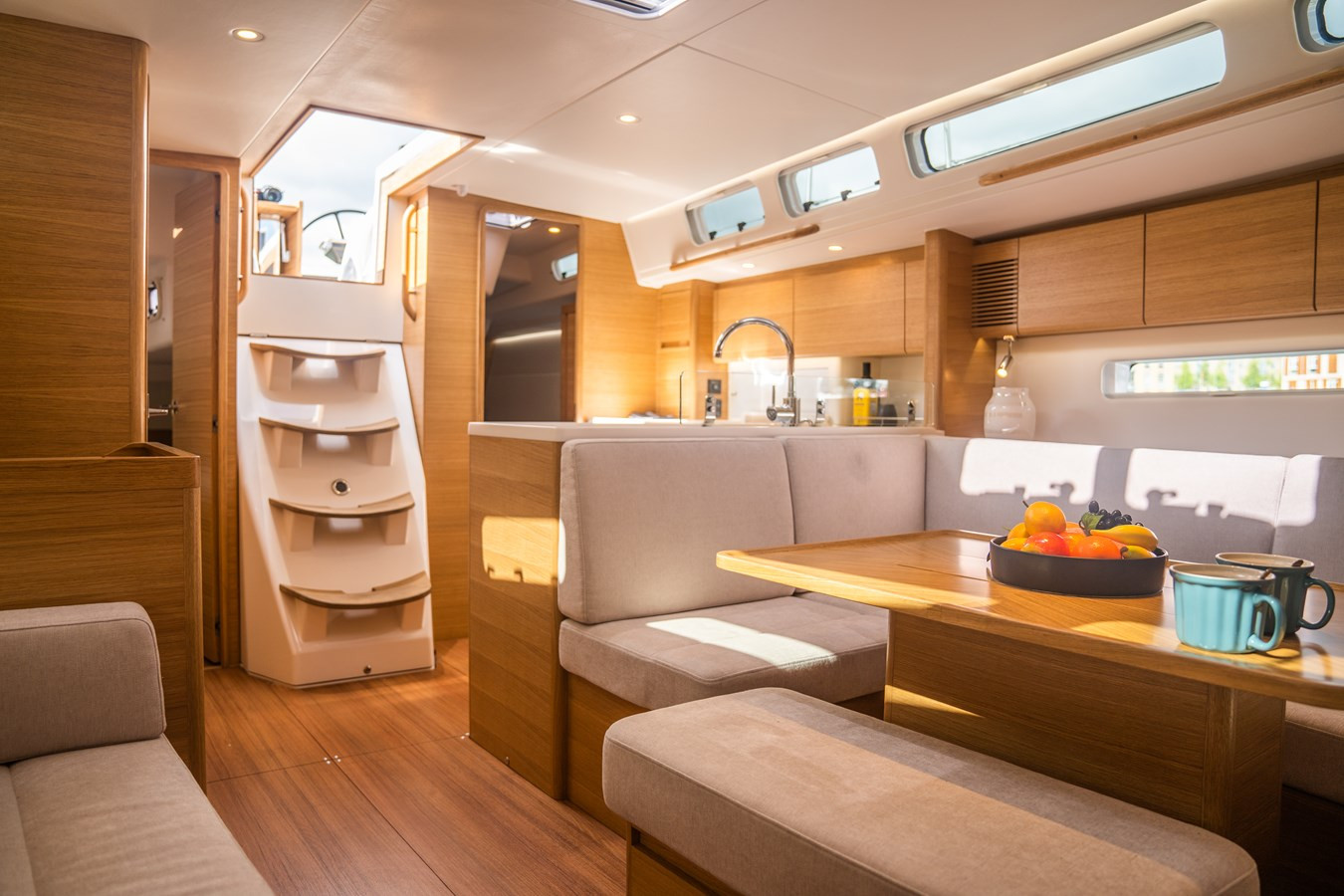 https://arconyachts.ams3.digitaloceanspaces.com/146323/conversions/large_4640718-optimize.jpg