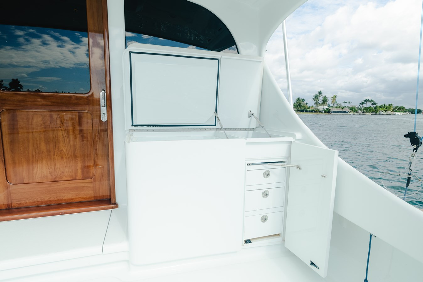 https://arconyachts.ams3.digitaloceanspaces.com/146328/conversions/large_4570811-optimize.jpg
