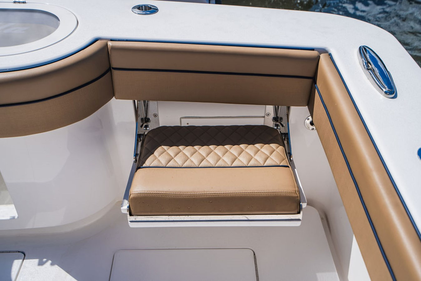 https://arconyachts.ams3.digitaloceanspaces.com/146388/conversions/large_4582149-optimize.jpg