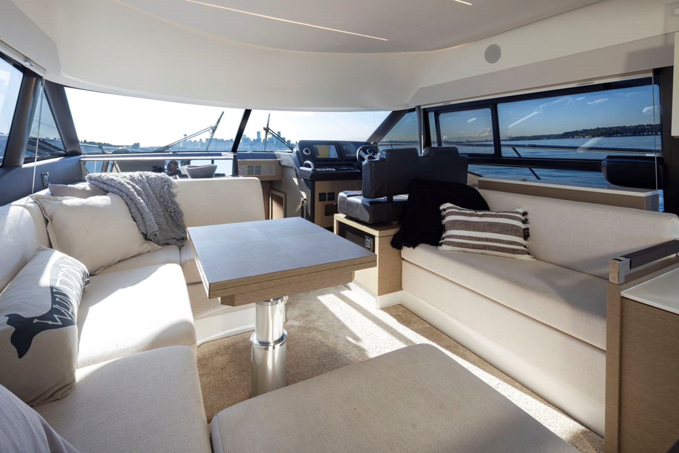 https://arconyachts.ams3.digitaloceanspaces.com/146442/conversions/large_4721775-optimize.jpg