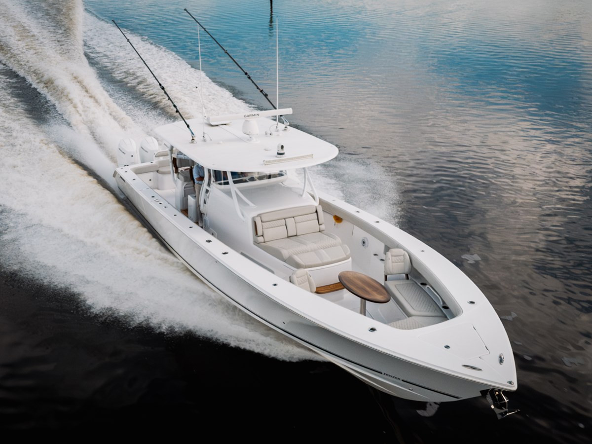 https://arconyachts.ams3.digitaloceanspaces.com/146505/conversions/large_4800352-optimize.jpg