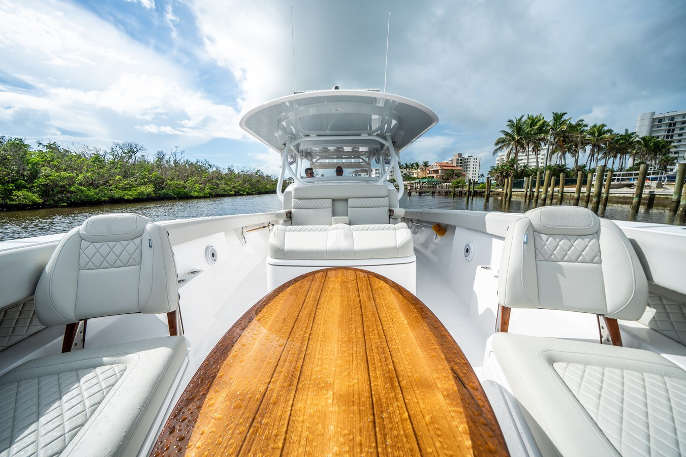 https://arconyachts.ams3.digitaloceanspaces.com/146547/conversions/large_4800409-optimize.jpg