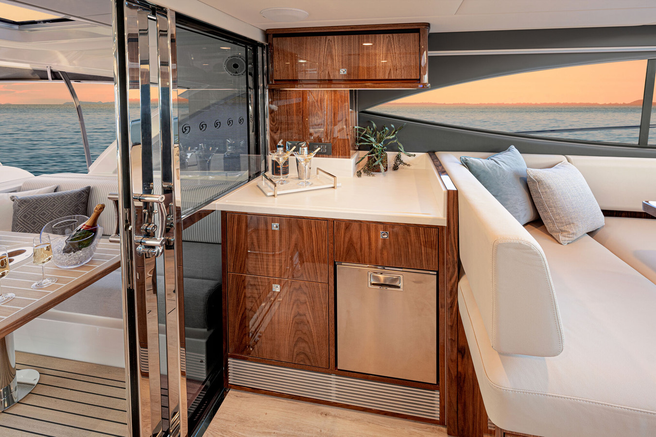 https://arconyachts.ams3.digitaloceanspaces.com/146548/conversions/large_4839912-optimize.jpg