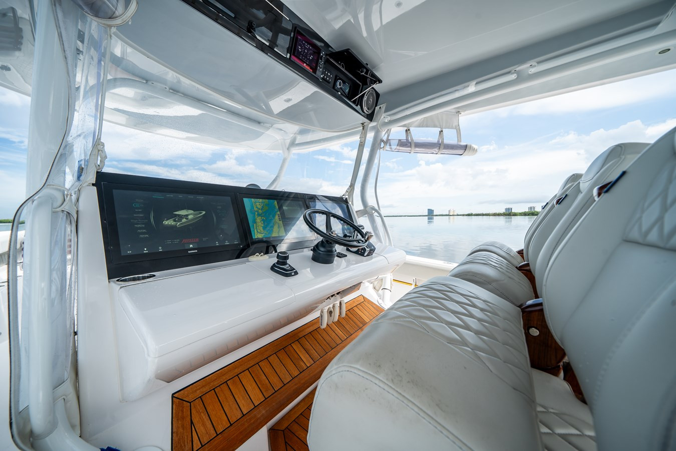 https://arconyachts.ams3.digitaloceanspaces.com/146560/conversions/large_4800425-optimize.jpg